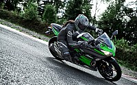 Kawasaki Ninja 300 KRT Edition ABS Riding pictures