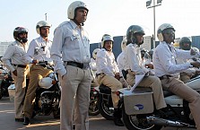 Mumbai Bikers to Get Haircut as Punishment for not Wearing Helmets