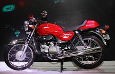 Hero Moto Corp surprises with new looks of Passion and Splendor at Auto Expo