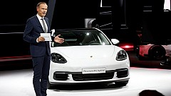 2016 Paris Motor Show: Porsche Panamera 4 E-Hybrid Revealed