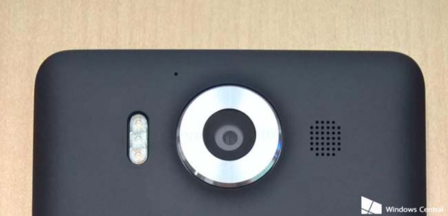 Microsoft Lumia 950 and 950 XL triple LED camera