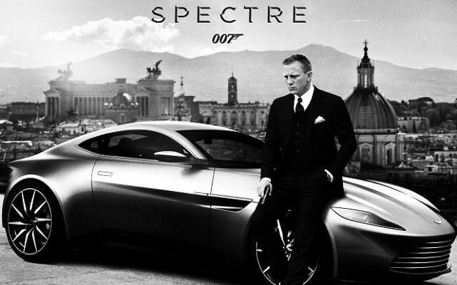 Daniel-Craig-with-Aston-Martin-DB10-in-Spectre