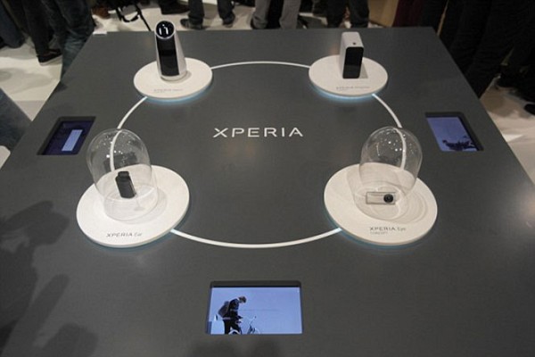 Image-of-All-Sony-Xperia-Gears-for-Smartphone-launched-at-MWC-2016