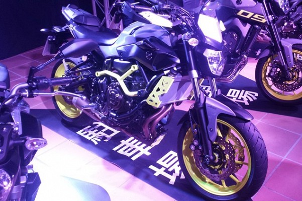 Yamaha Unveils MT-07 Moto Cage 'Night Fluo'