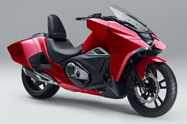 Honda NM4 Vultus Pinched in New Colors and Exhaust