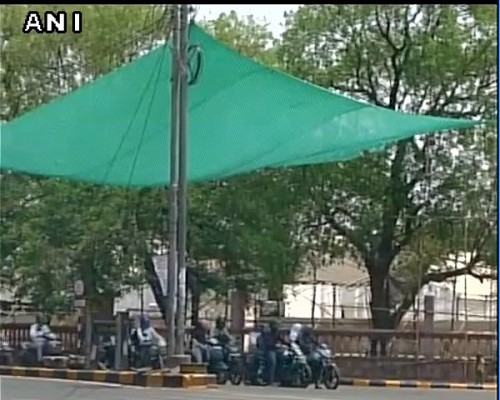 Desi Jugaad by Nagpur Authorities for Keeping Riders Cool This Hot Season