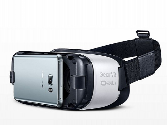 Samsung Galaxy Note 7 with VR headset