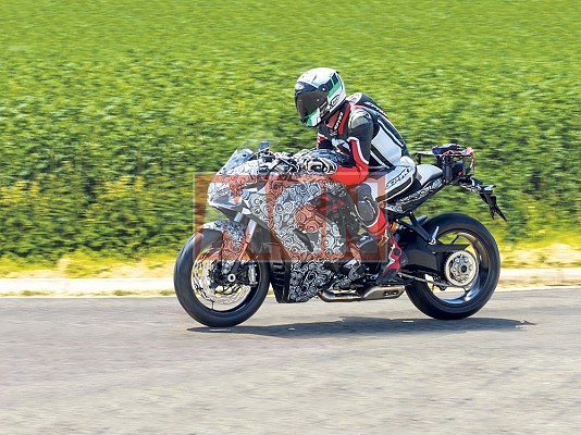 First Glimpse of Ducati SuperSport 939: SPIED