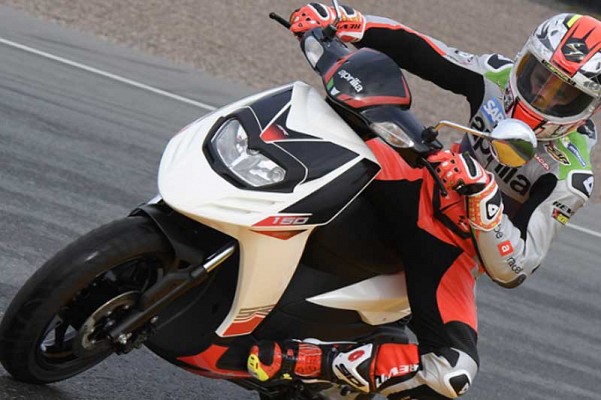 Aprilia SR150 dominating features over the other competitors in the market