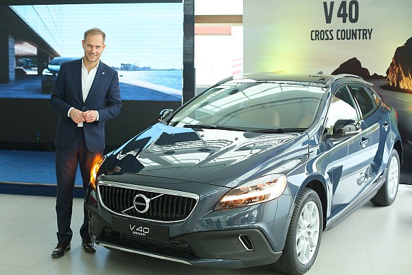2016 Facelift Volvo V40 and V40 Cross Country launched in India