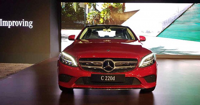 Mercedes-launches-2018-C-class-Facelift