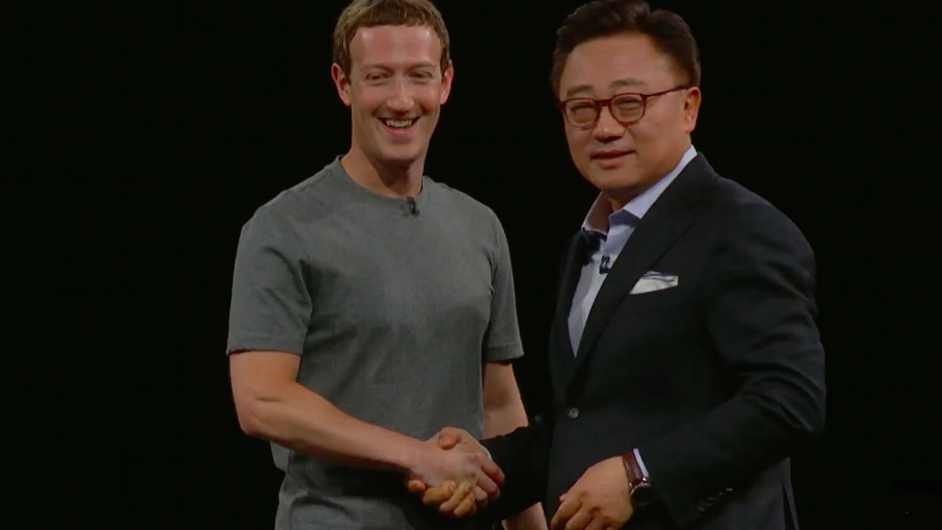 Samsung mobile president DJ Koh and Zuckerberg on stage to reaffirm Samsung and Facebook’s partnership on virtual reality.