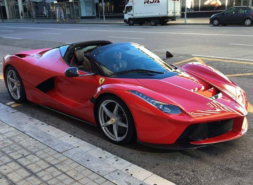 Ferrari LaFerrari Aperta with removable roof