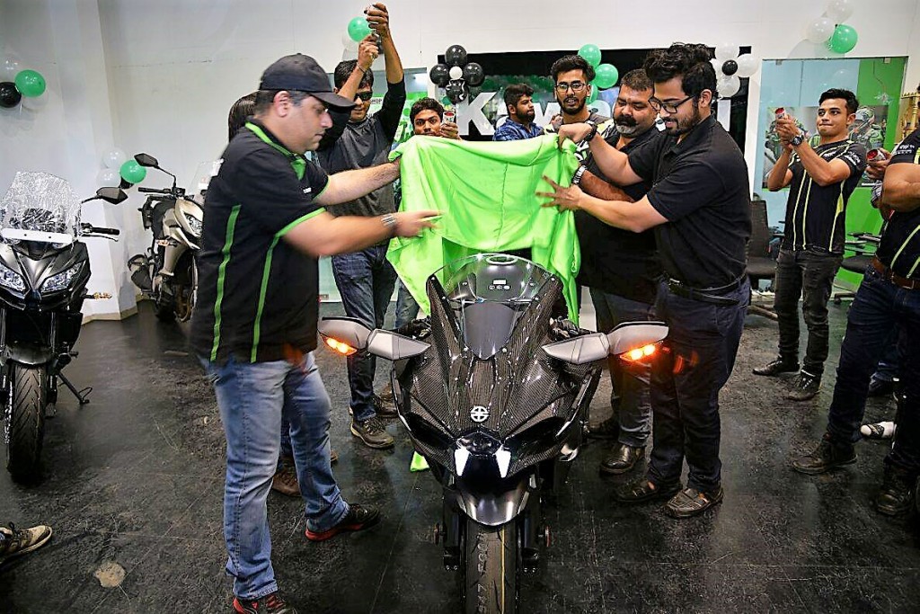 Kawasaki Ninja H2 Carbon While Motorcycle Delivery In Ahmedabad