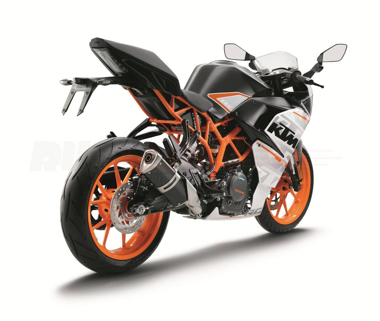 2016 KTM RC 390 back