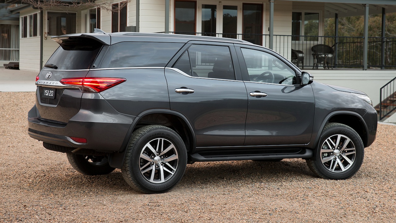 Toyota-Fortuner-Rear Toyota-Fortuner-Rear