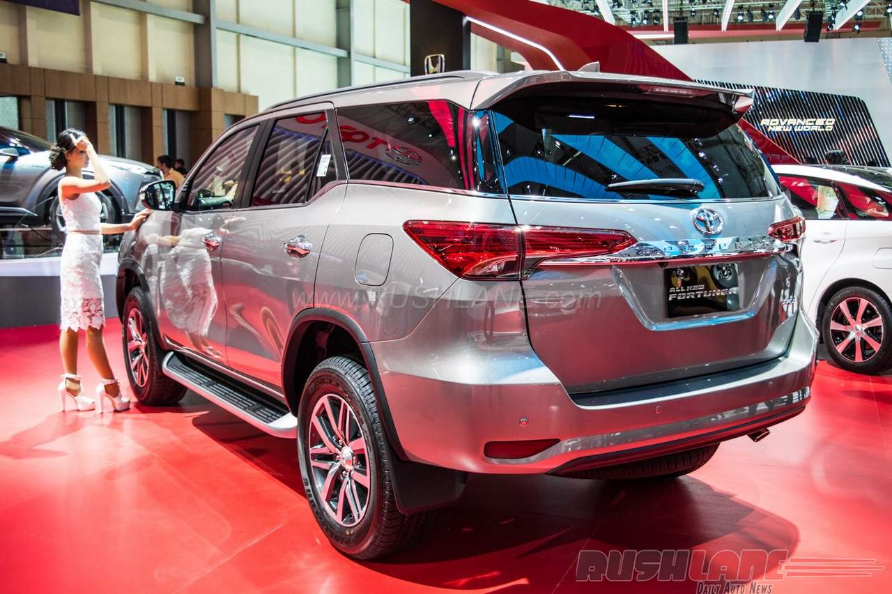 2016 Toyota Fortuner at the rear end