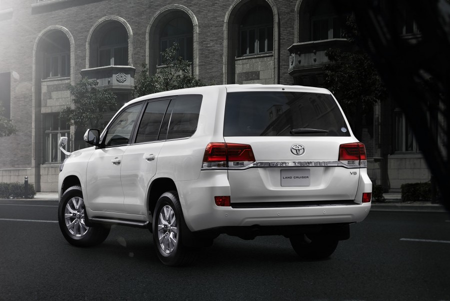 2016 Toyota Land Cruiser Rear 