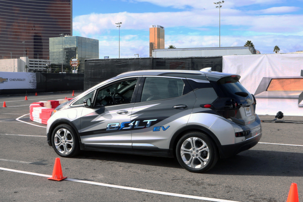 2016 Chevrolet Bolt Electric Vehicle Side profile 2016 Chevrolet Bolt Electric Vehicle Side profile