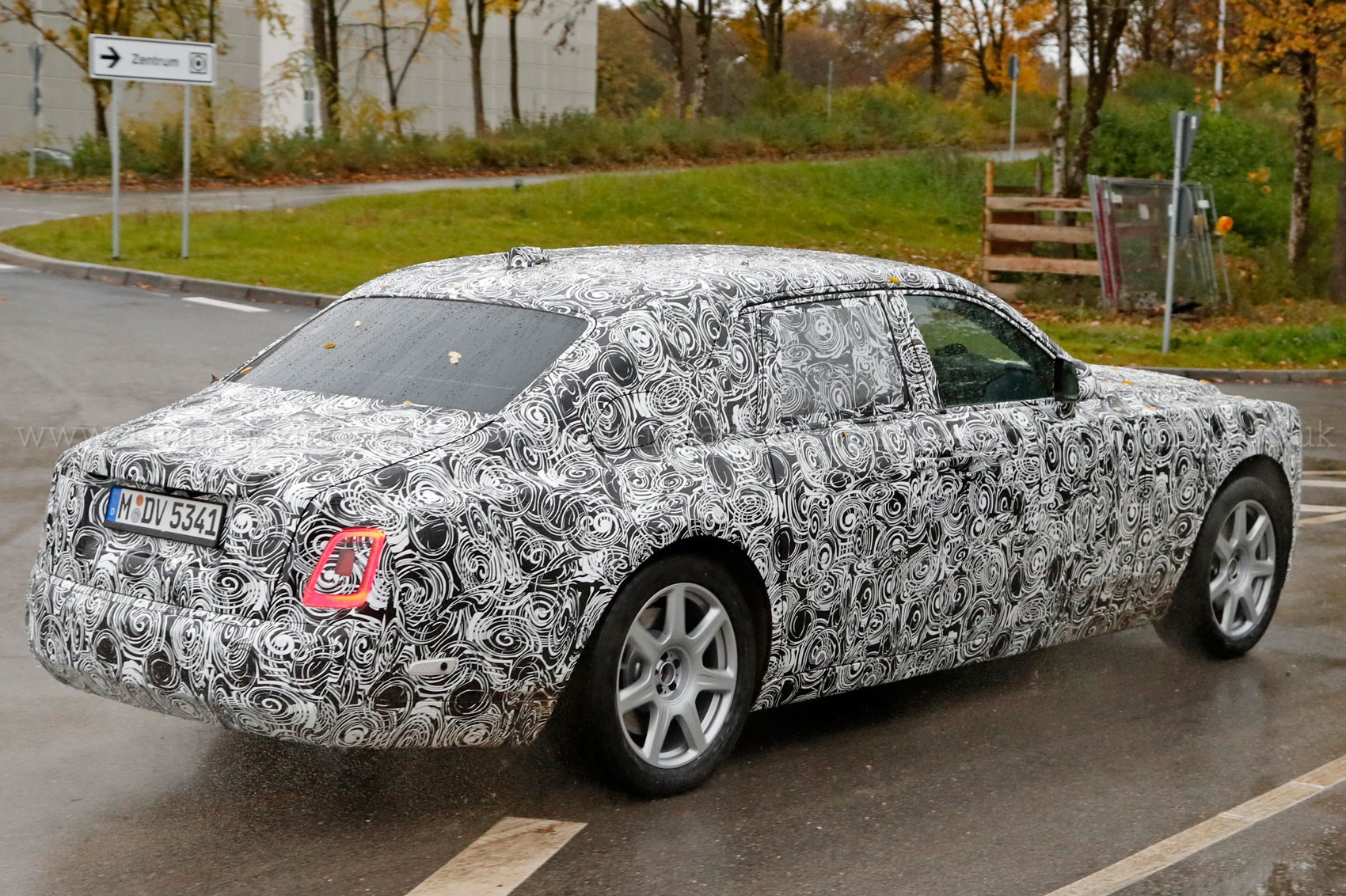 2017 Next-gen Rolls Phantom to Debut at this Year-end Rear Side Profile Spy Shot