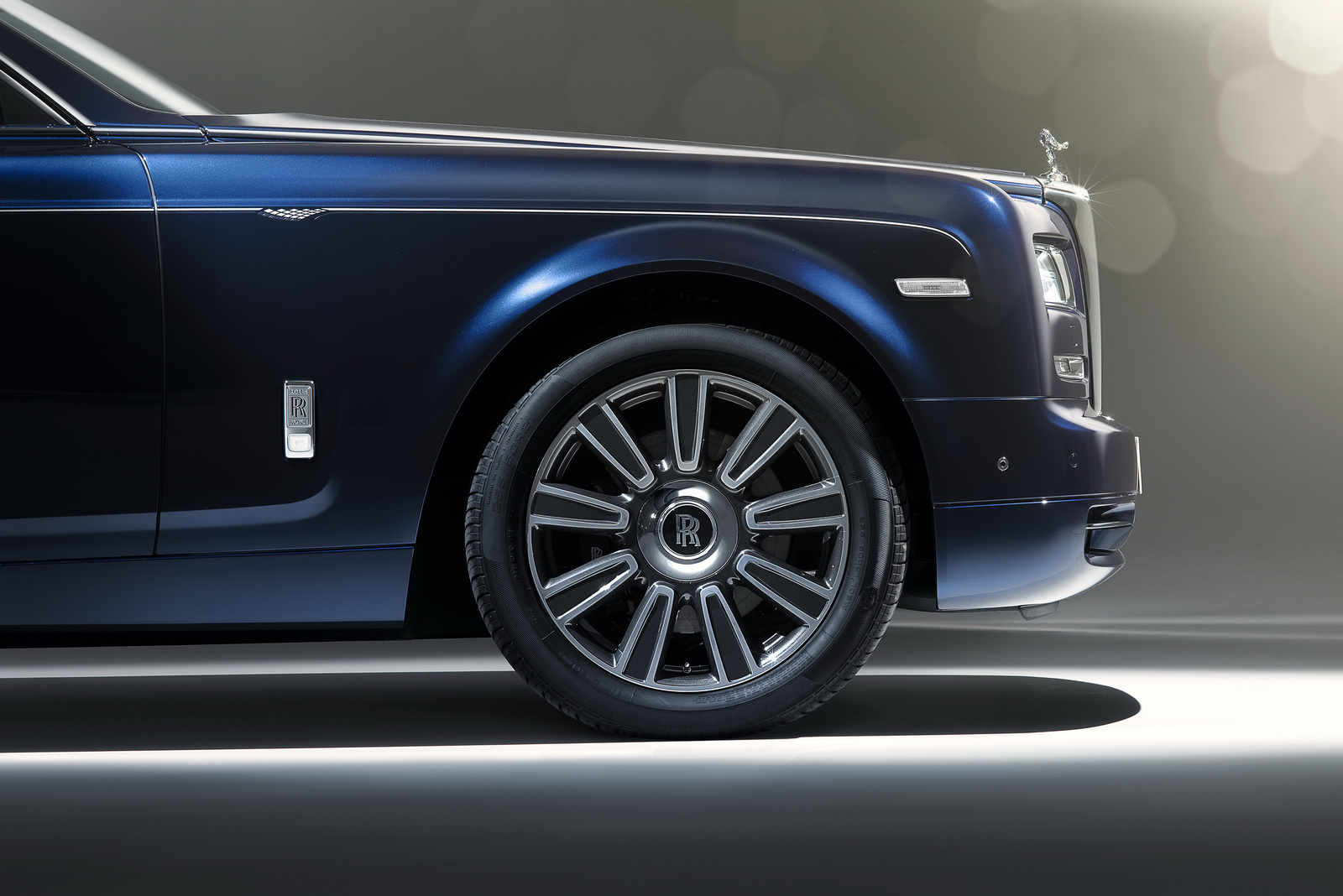 2017 Next-gen Rolls Phantom to Debut at this Year-end Side Profile
