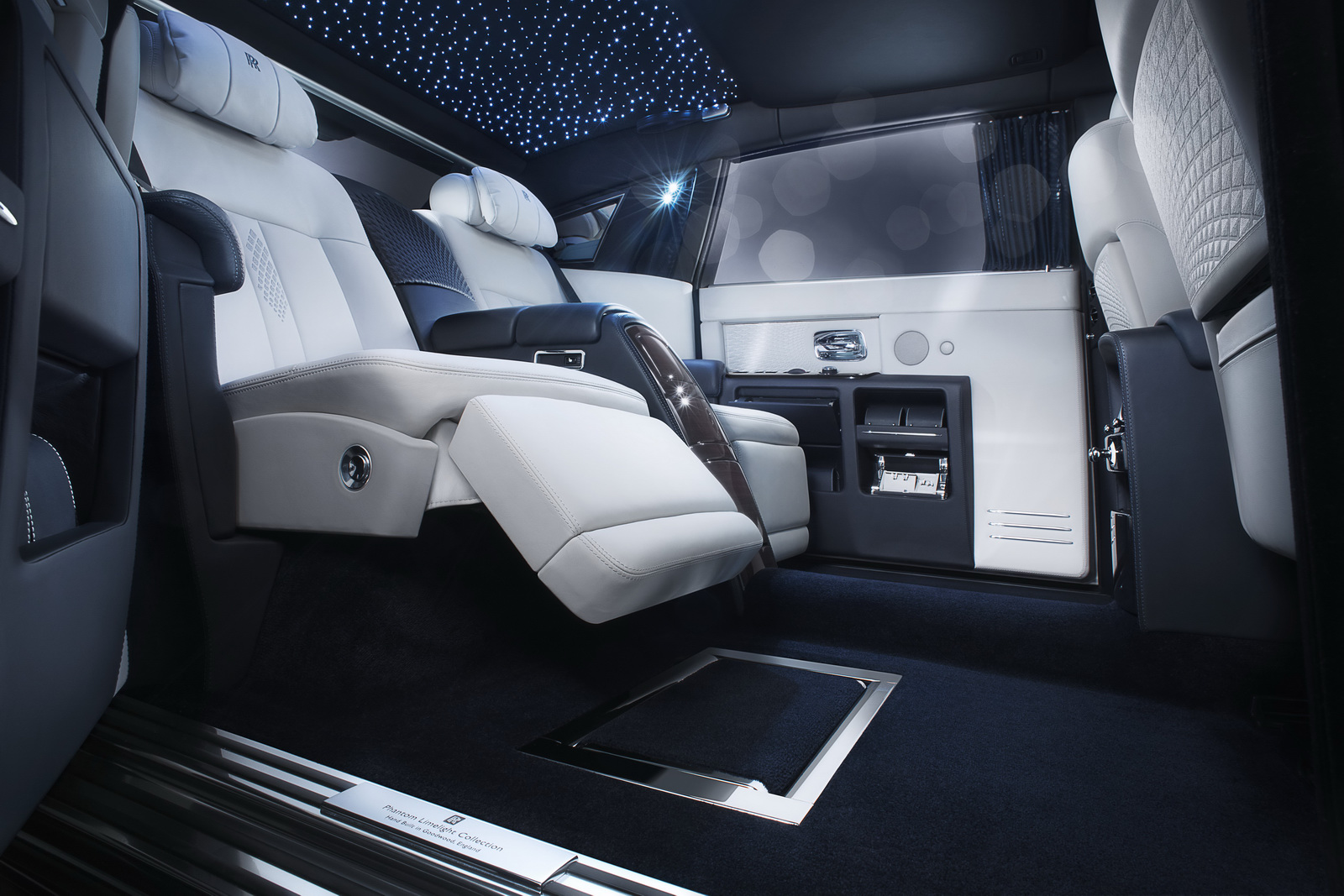 2017 Next-gen Rolls Phantom to Debut at this Year-end interior Profile