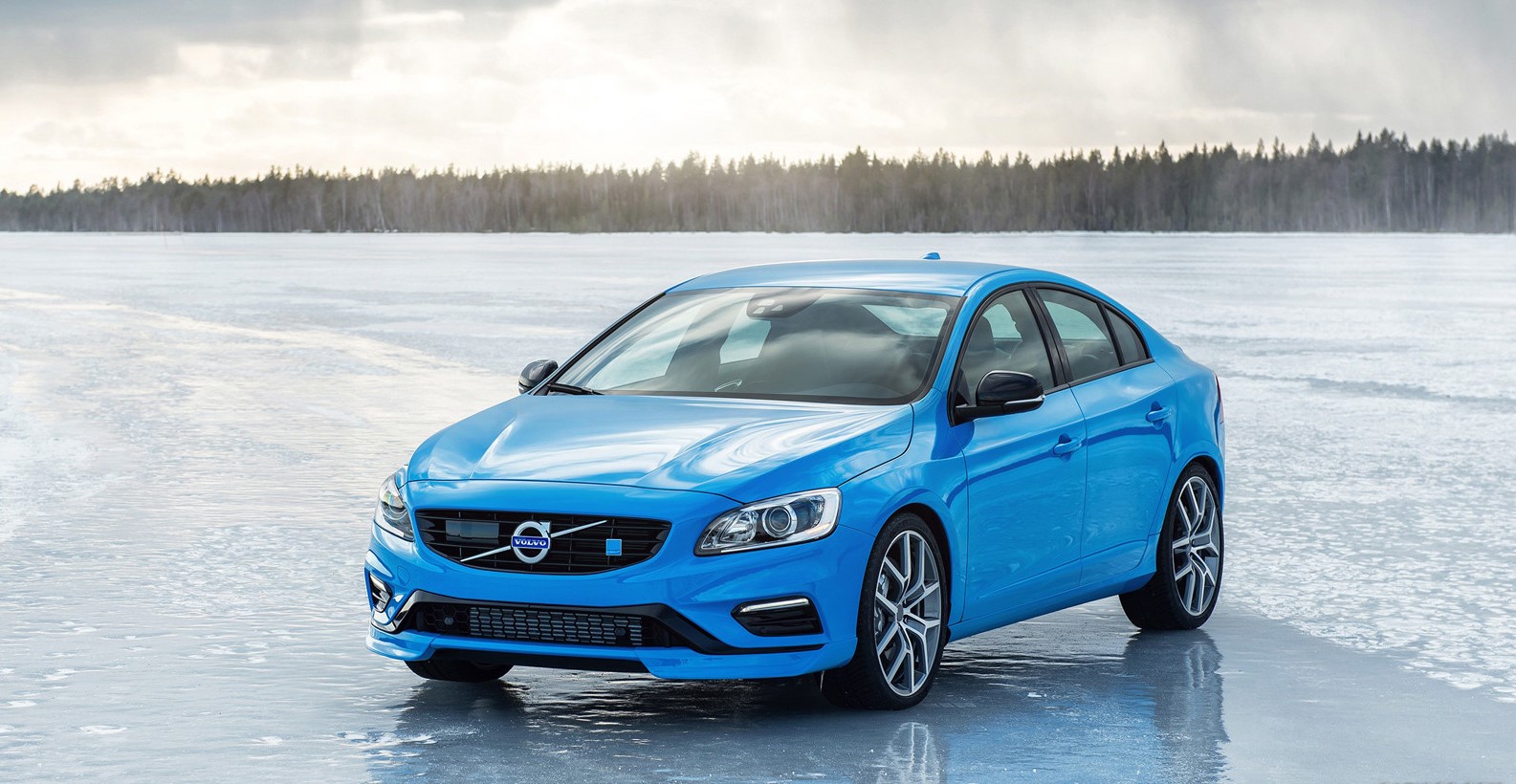 2017 Volvo S60 Polestar Launched in India front side profile