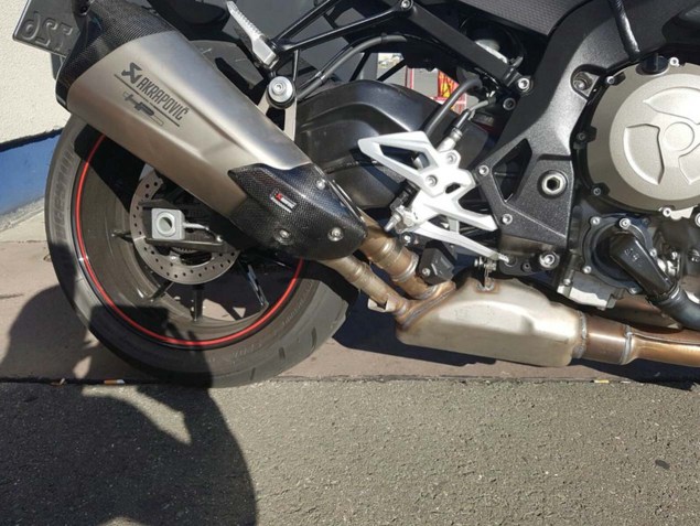 Revised exhaust system with Akrapovic one