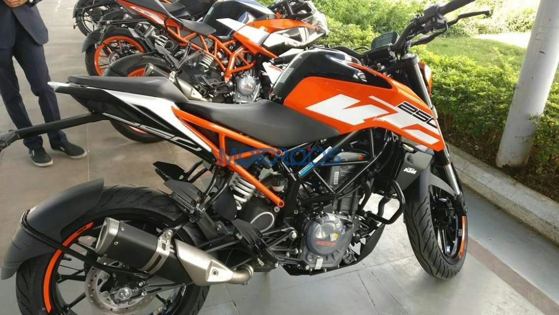 2017 KTM Duke 250 Spied 