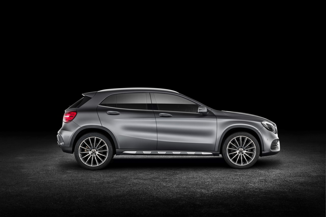 2017 Mercedes GLA Class Revealed at Detroit Auto Show Side Profile