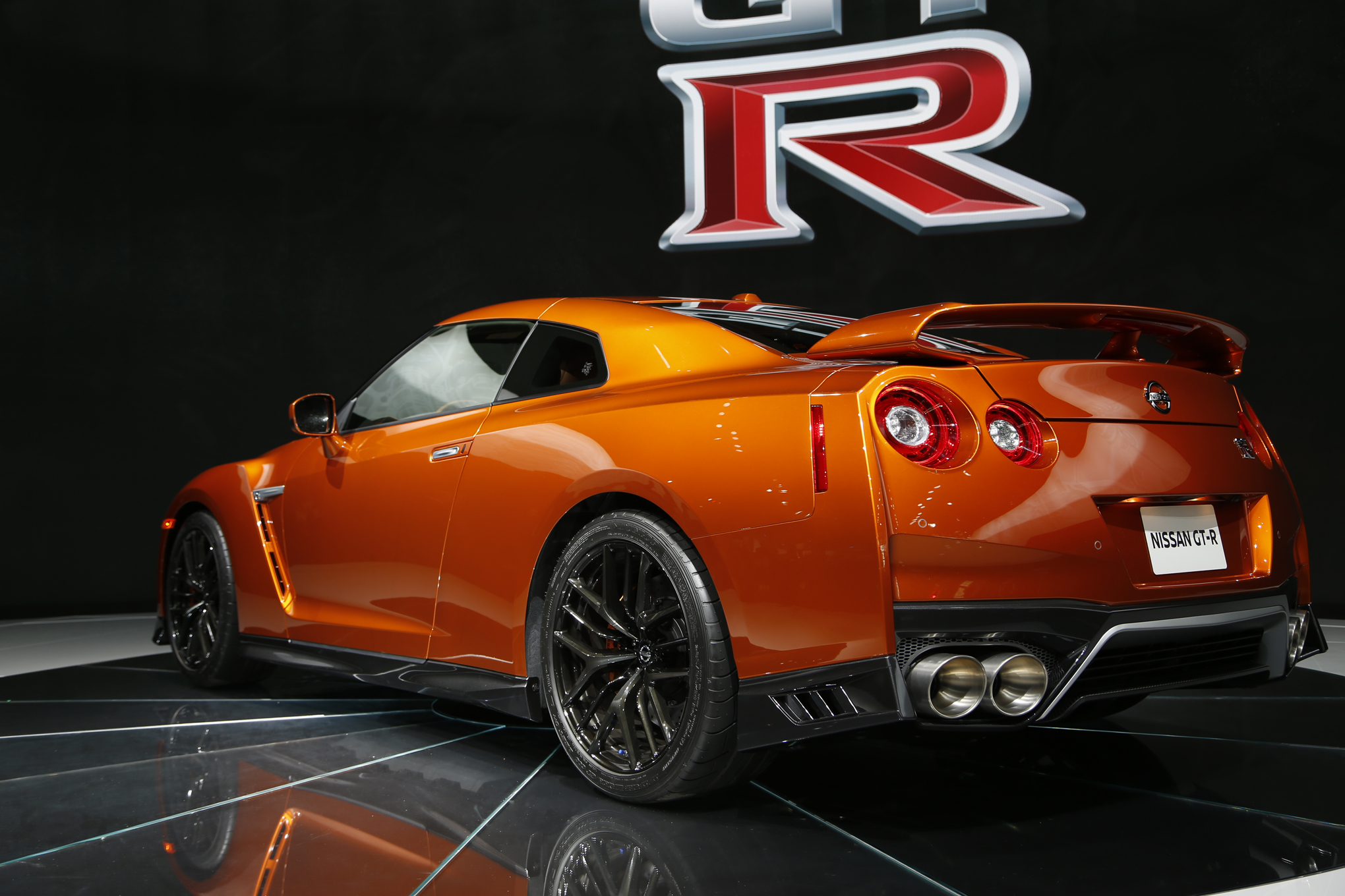 2017 Nissan GT-R Rear Profile