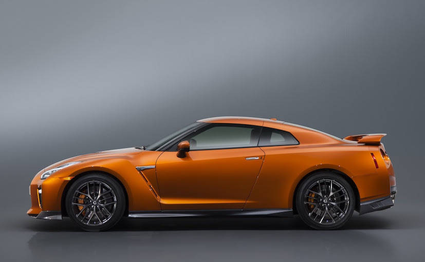 Nissan GT-R 2017 Side profile