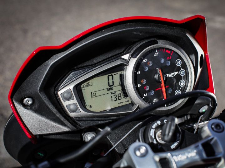 Highly informative digital analog instrument console Highly informative digital analog instrument console