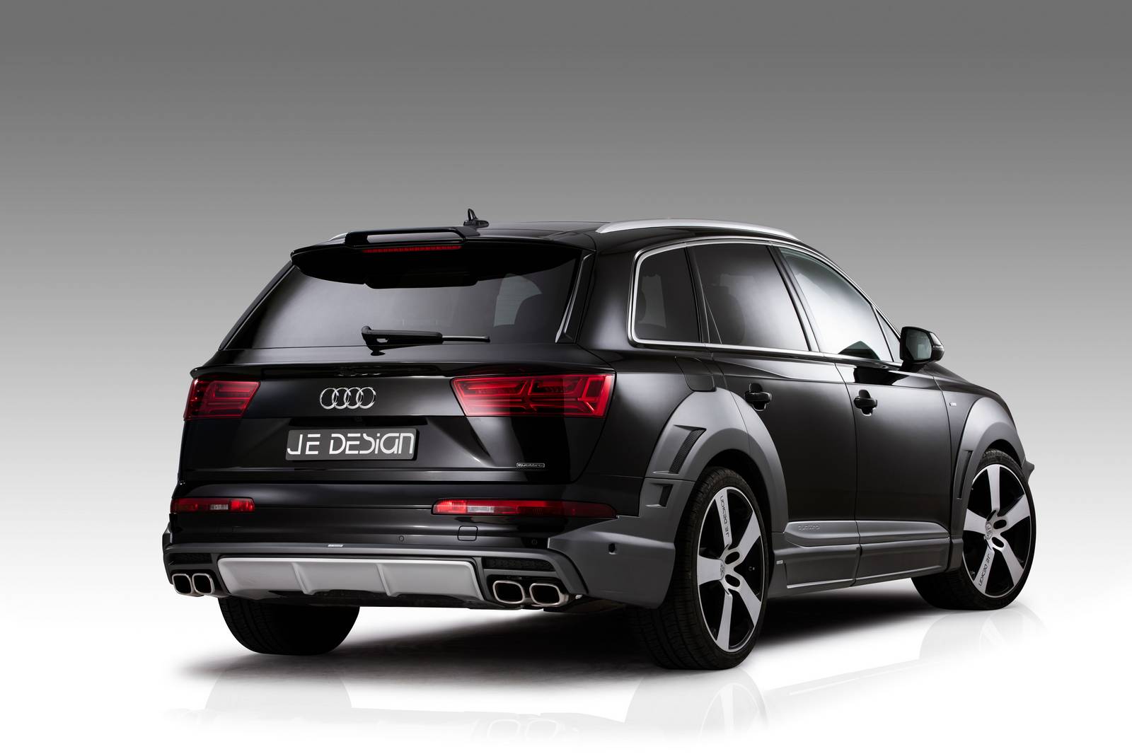 Audi SQ7 at the Rear end