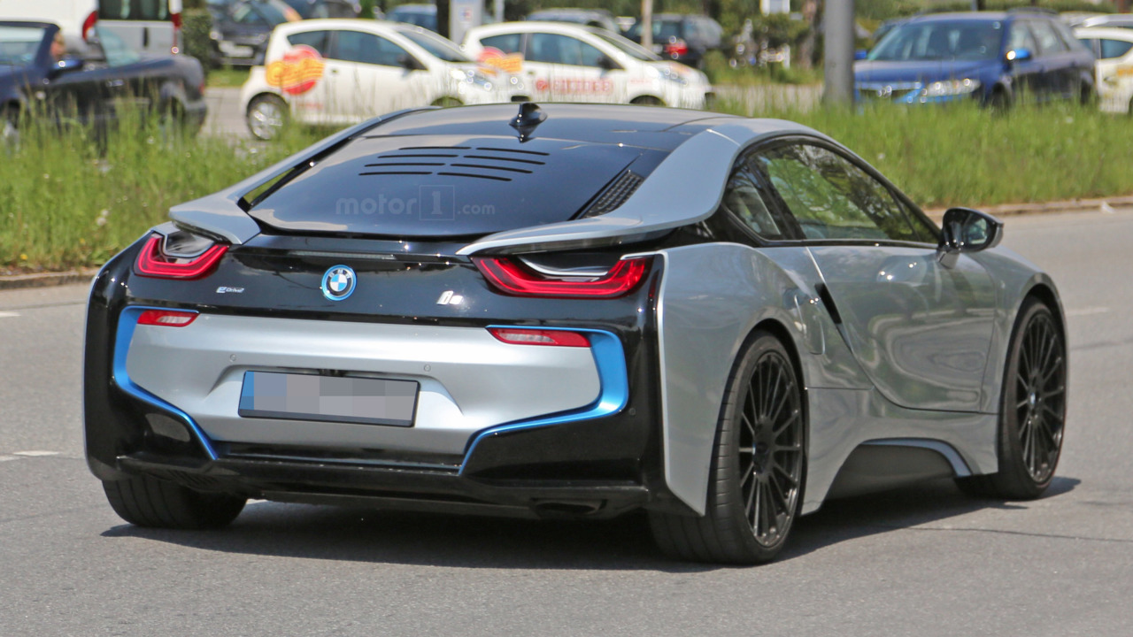 BMW i8 Facelift at rear end 