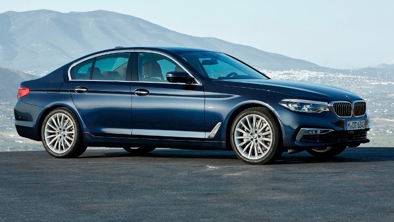 2017 BMW 5 Series side profile