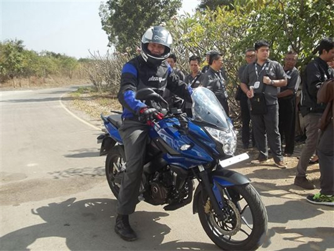 Bajaj Pulsar 200 AS