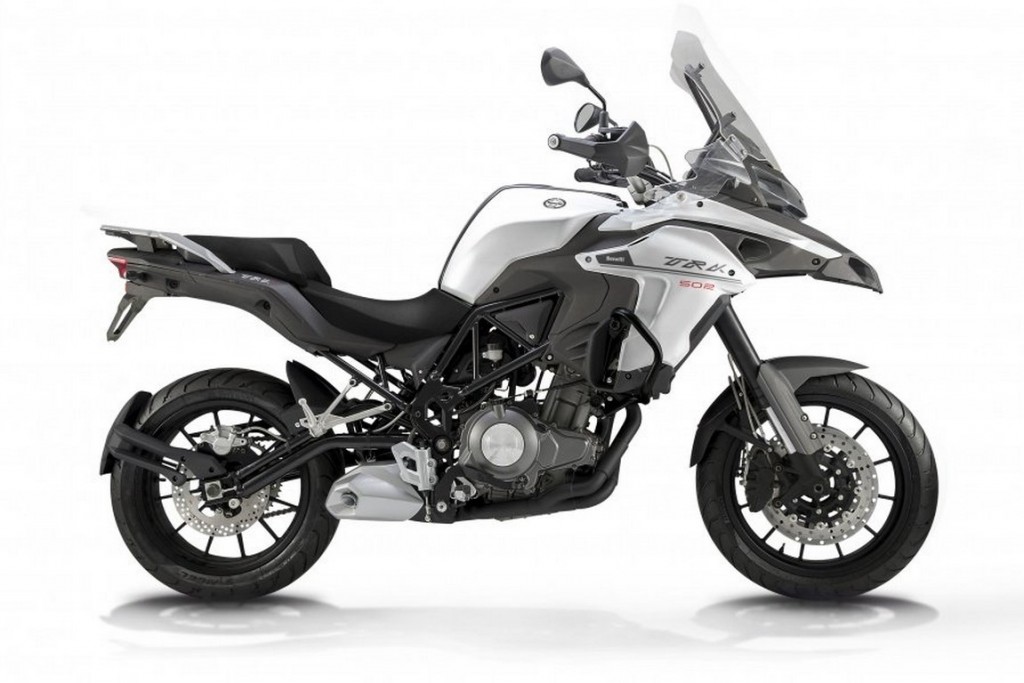 Benelli-Trek-502-Unveiled-at-EICMA-2015