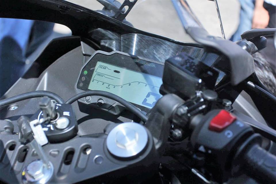 2017 Yamaha R15 Version 3.0 blessed with all-new instrument console
