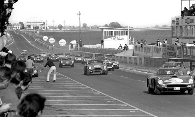 Ferrari-250-GTO-Race