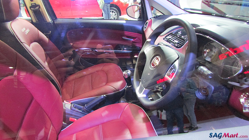 Interior of the Fiat Avventura Urban Cross 