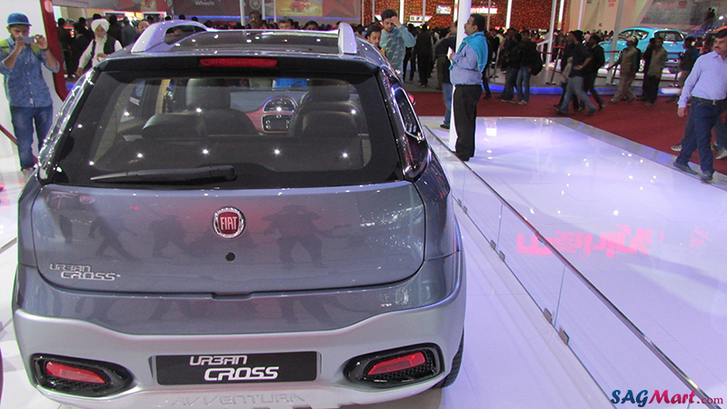 Fiat Avventura Urban Cross at the rear end 