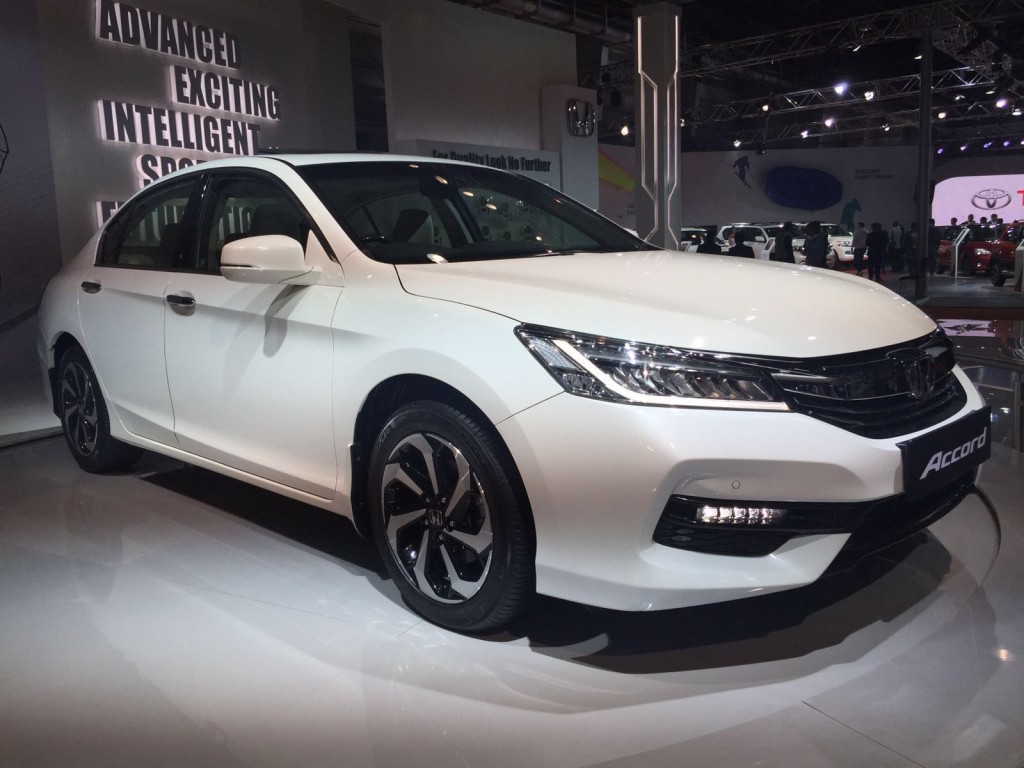 Honda Accord Hybrid at the 2016 Auto Expo