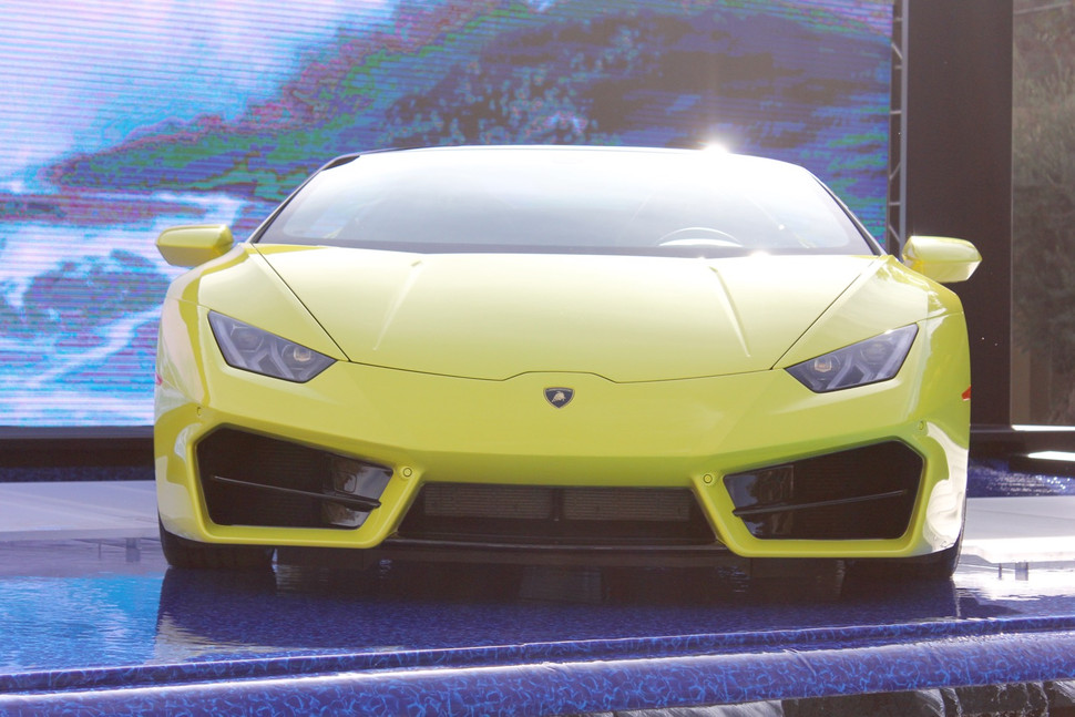 Lamborghini Huracan Spyder RWD Variant at front