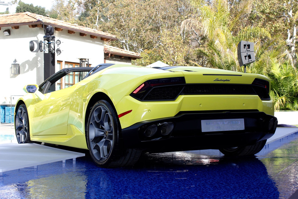 Lamborghini Huracan Spyder RWD Variant at back 