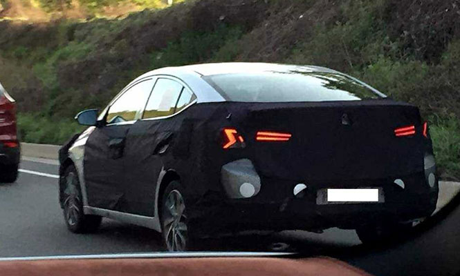 HyundaiElantra-Facelift-Rear