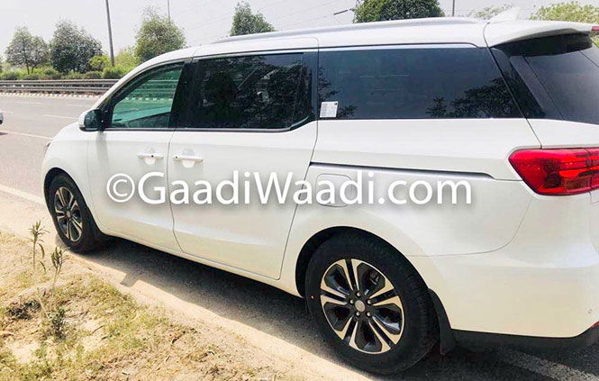 Innova Crysta Rival Kia Grand Carnival MPV Side Exterior