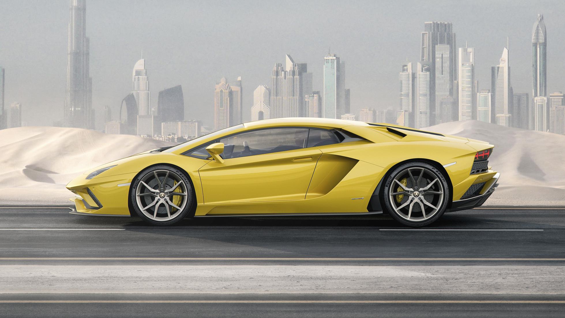 Lamborghini Aventador S Coupe at Side Profile