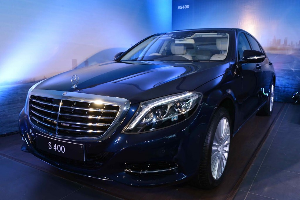 Mercedes-Benz S400 exterior