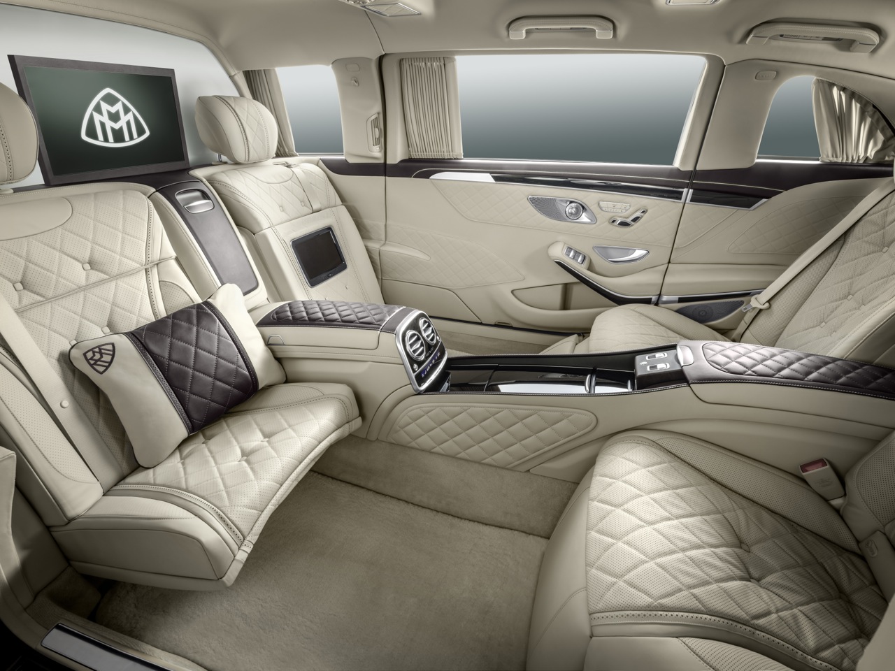Mercedes Maybach S600 Pullman Interior